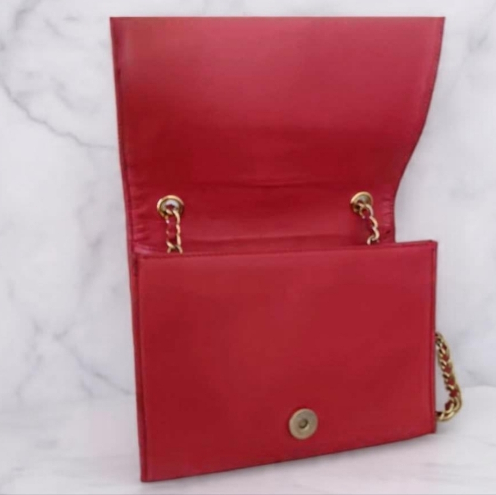 ​🌹 RARE CHANEL Vintage Red Lambskin Diana Flap Bag - 24K Gold Hardware 🌹 - Picture 13 of 17